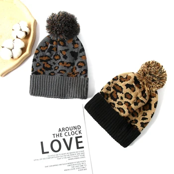 Tricotate Leopard Căciuli Skully la Modă Cald cu Pompom Blană Pom Pom Imprimare Pălărie de Iarnă Pentru Femei de Moda Cadou